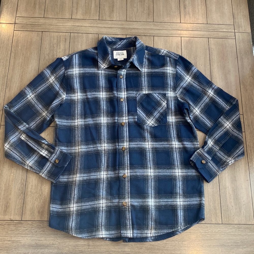 Mens Field & Stream blue and white flannel. Size L